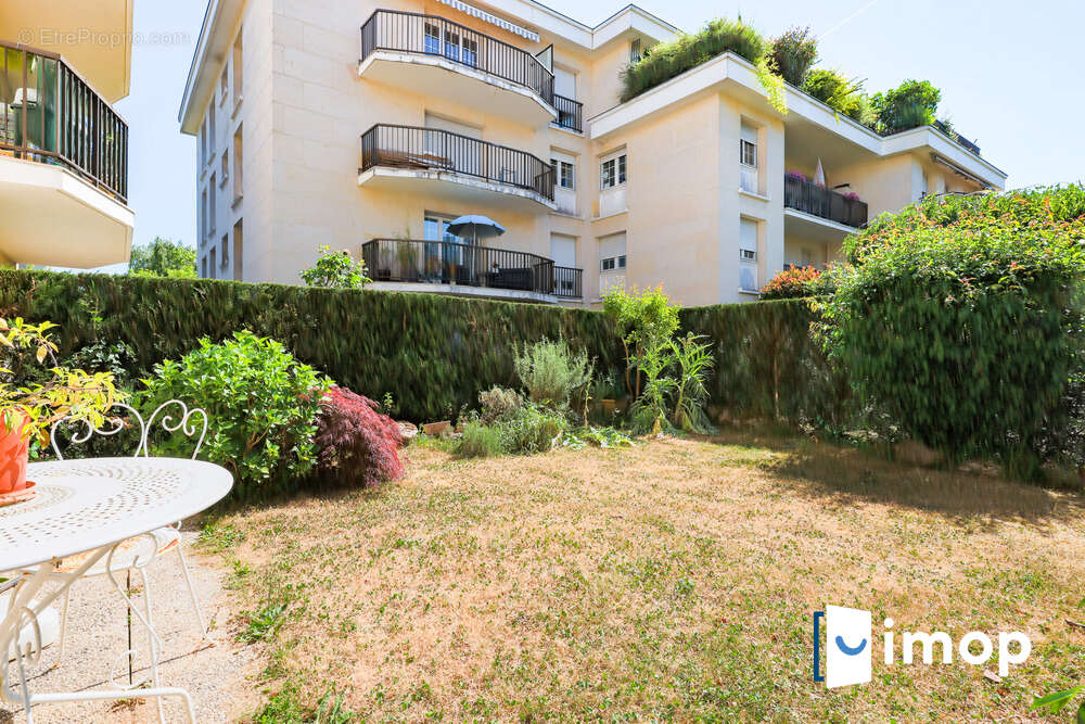 Appartement à LE PLESSIS-ROBINSON