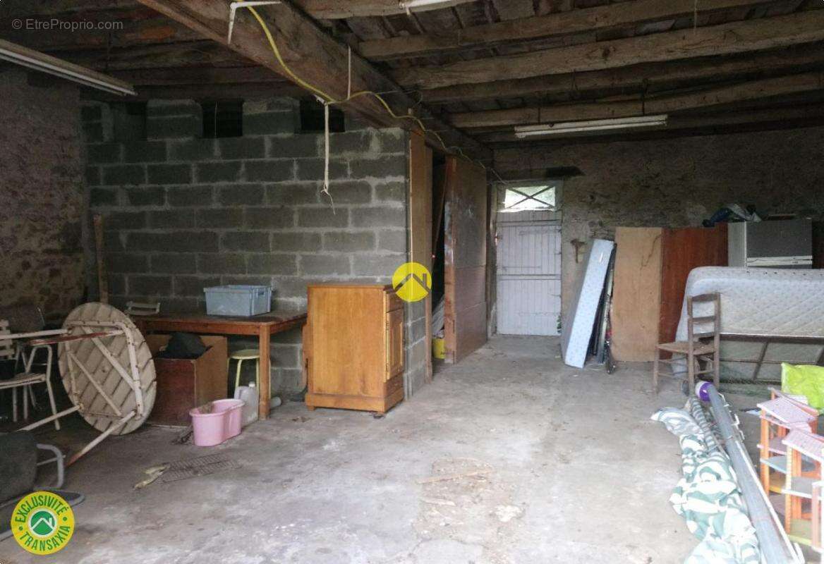 Maison à AINAY-LE-CHATEAU