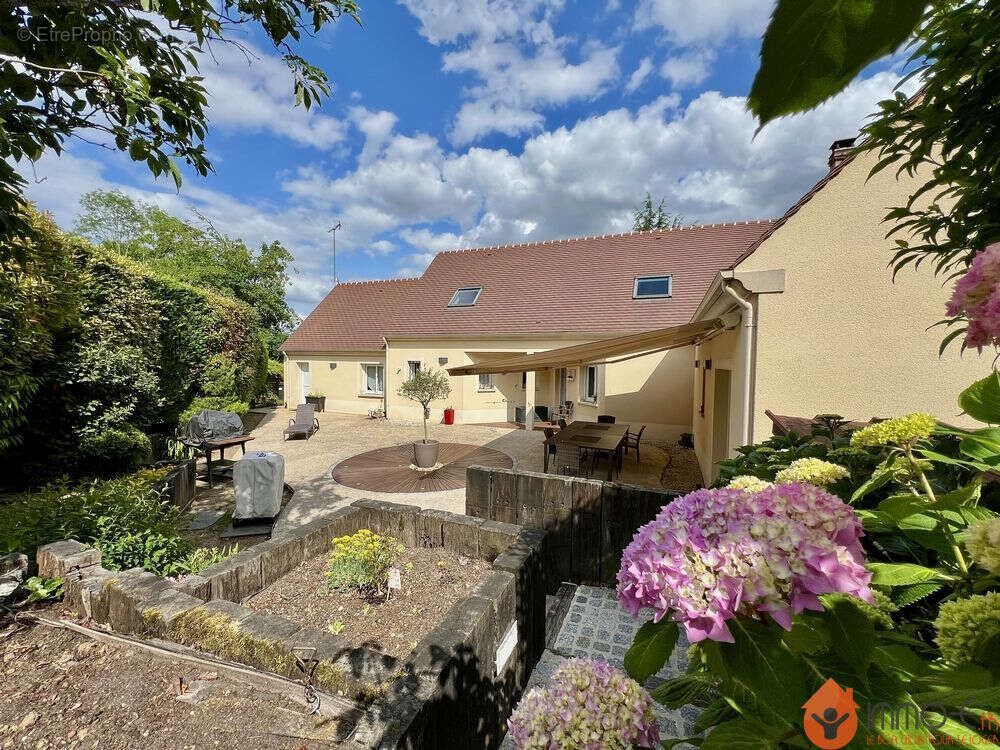 Maison à MAGNY-LE-HONGRE