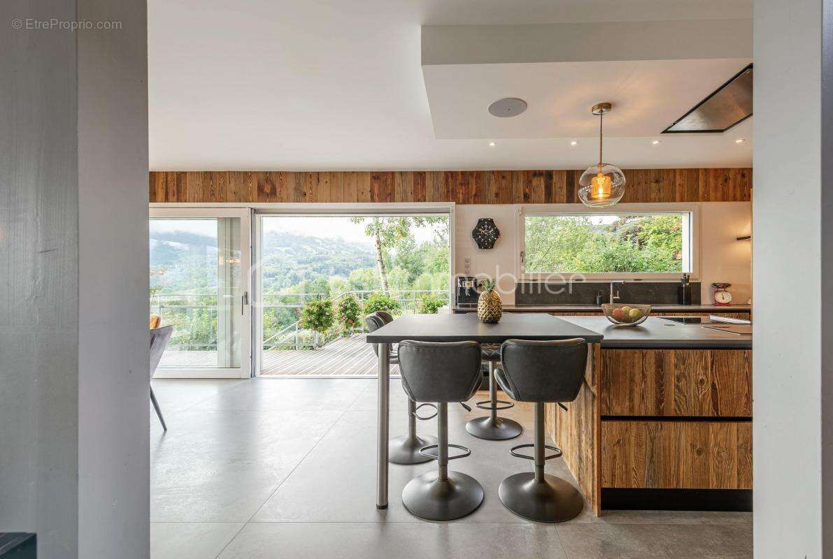 Maison à SAINT-JORIOZ