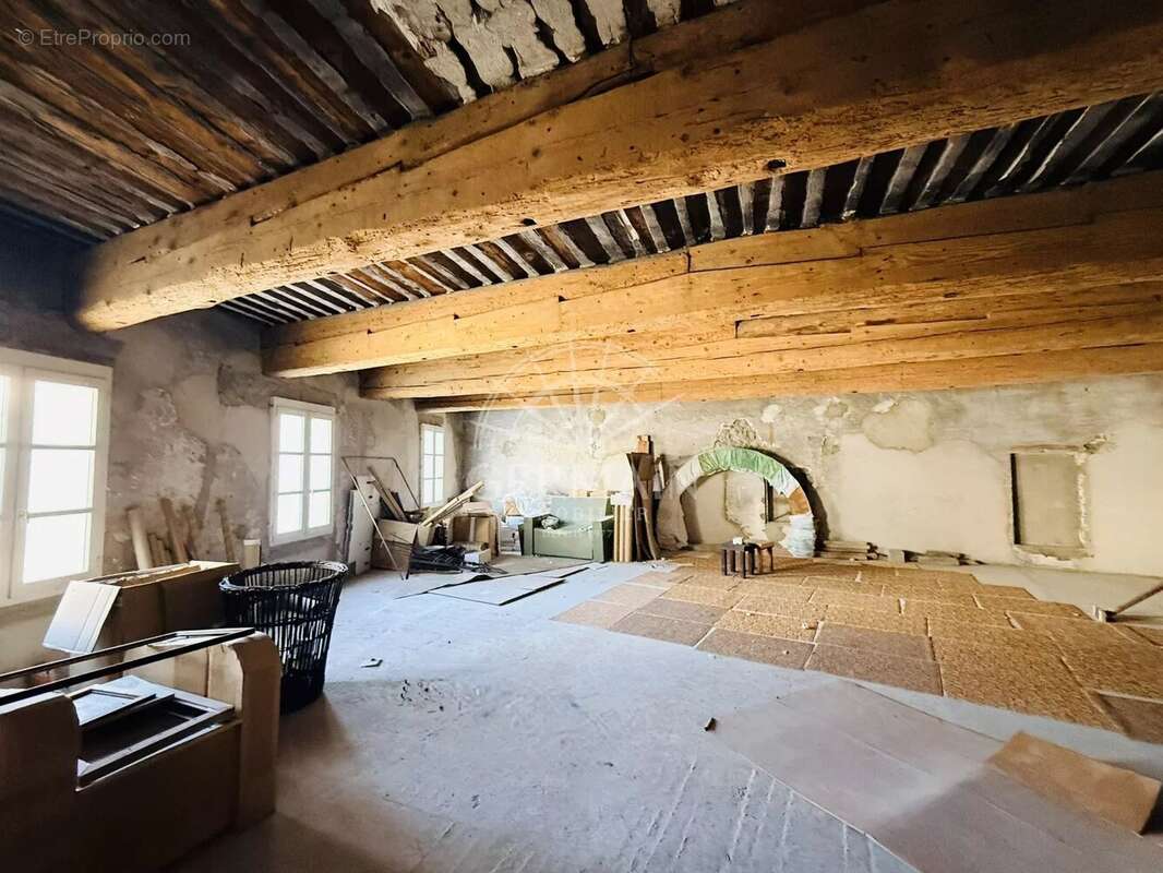 Appartement à L'ISLE-SUR-LA-SORGUE