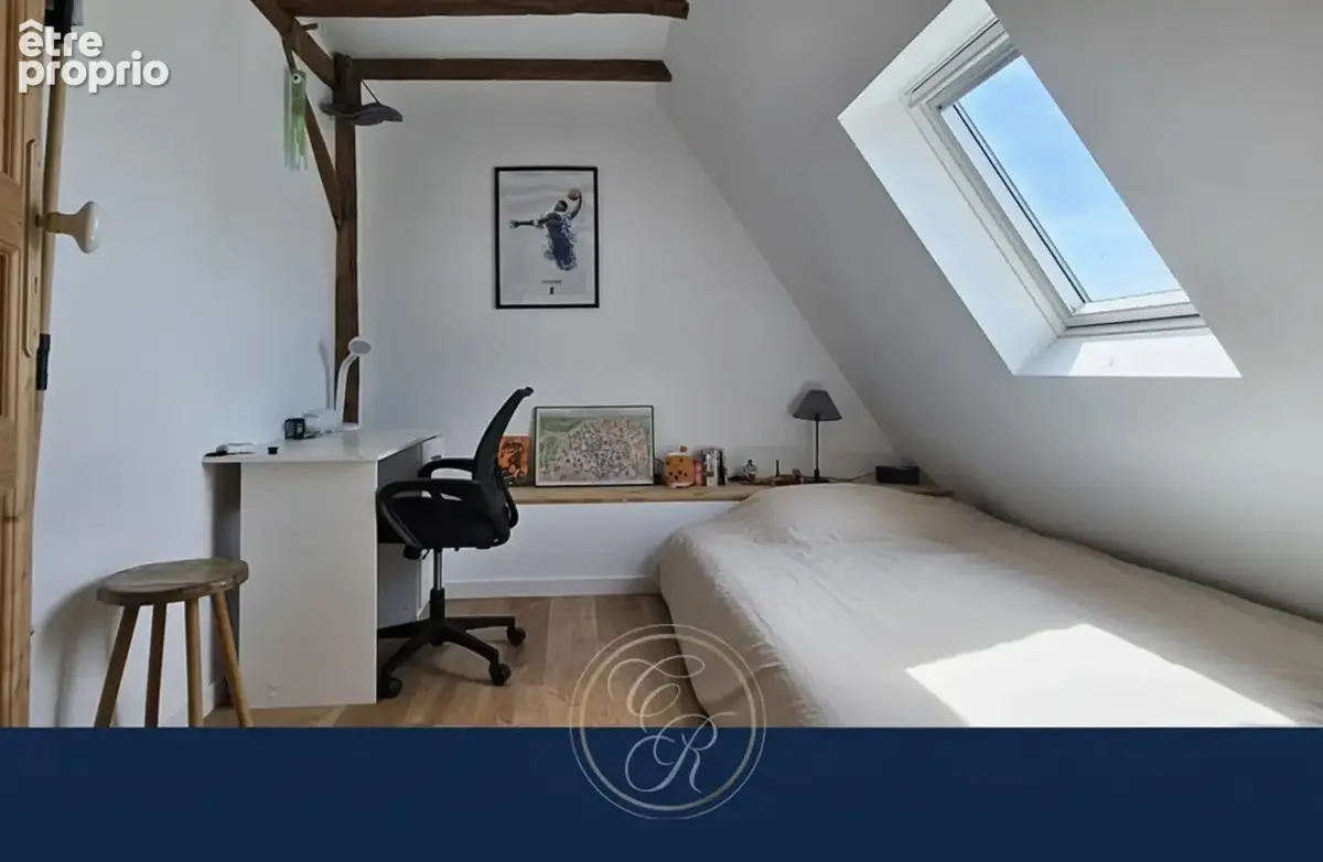 Maison de caractère au cœur de village ligérien - Volumes, charme et multiples possibilités - photo 11