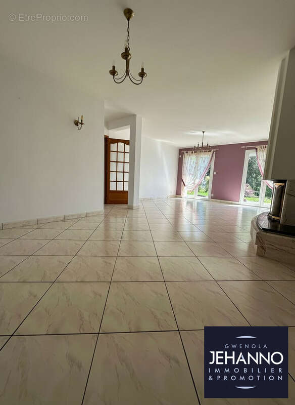 Maison 138 m² à Saint-Ave  - photo 4