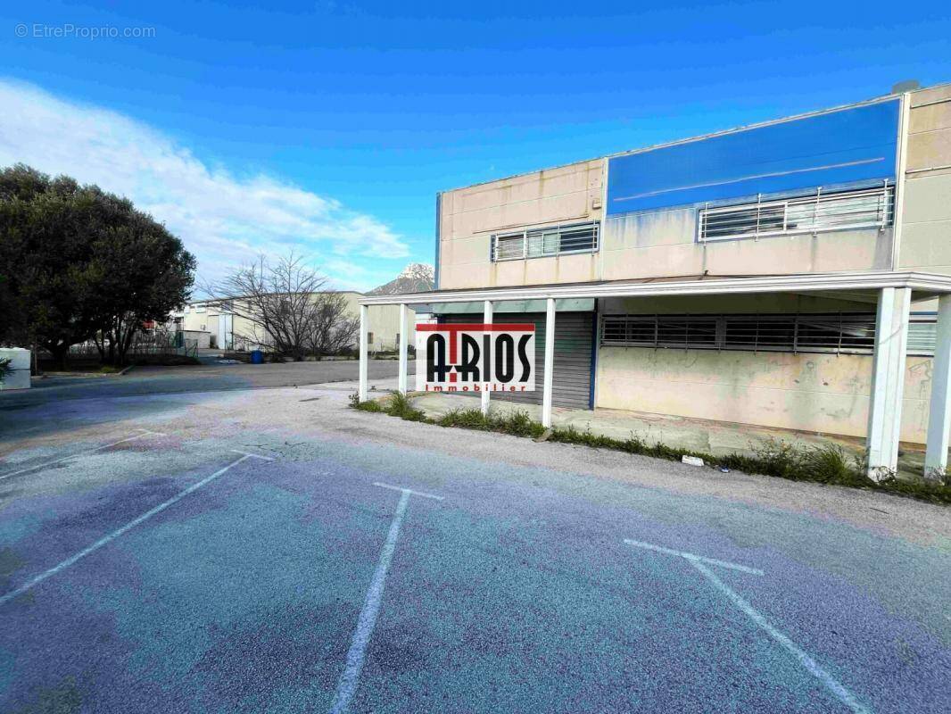 Commerce à LA FARLEDE