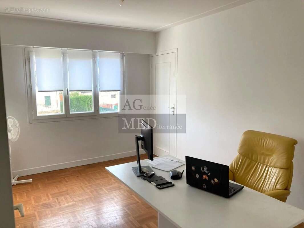 Appartement à SAINT-LAURENT-DU-VAR