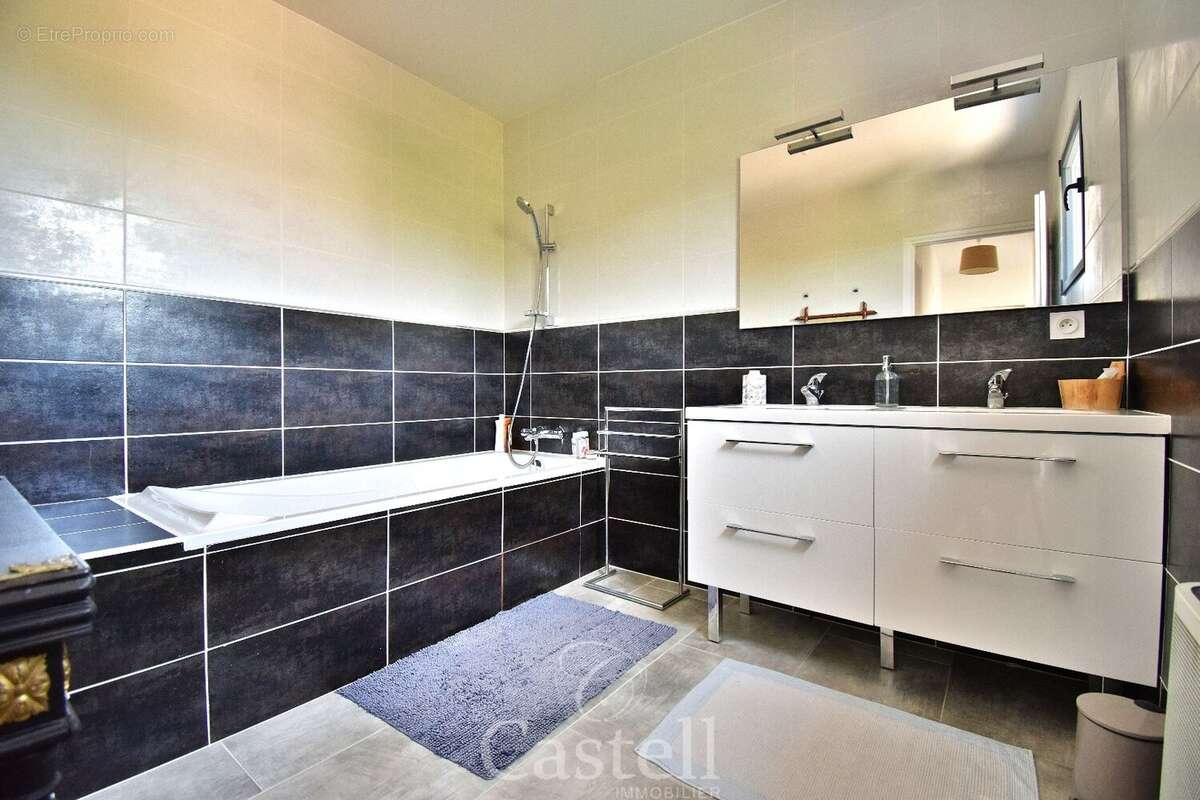 Villa de type 5 avec piscine et garage - photo 15