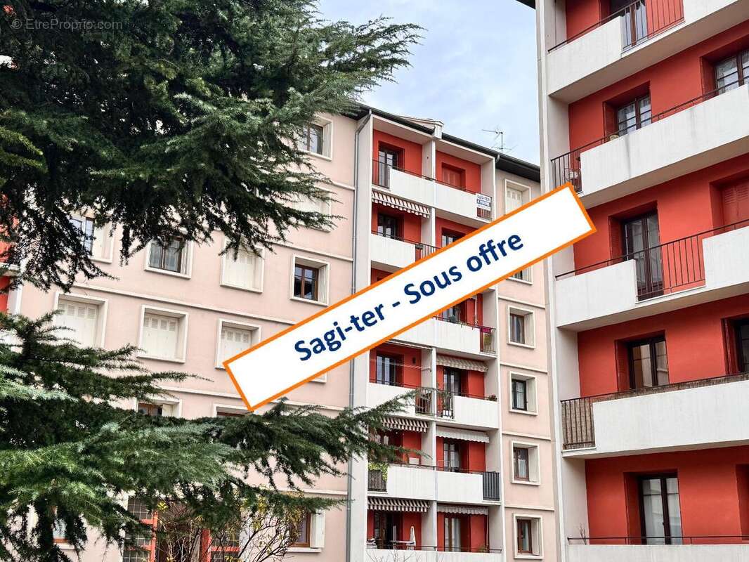   - Appartement à VILLEURBANNE