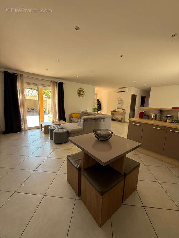 Villa plain-pied avec jardin et carport - photo 3