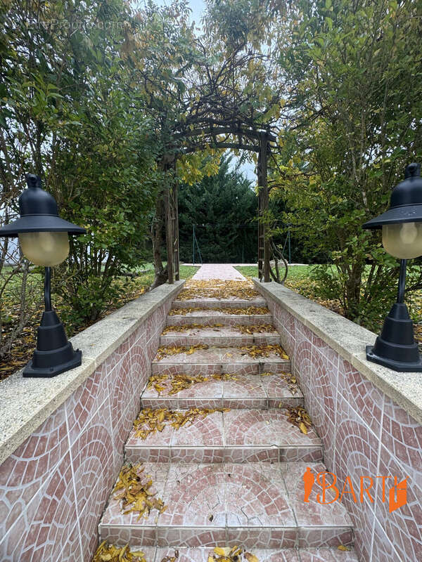 Maison à SAINT-GEORGES-SUR-MOULON