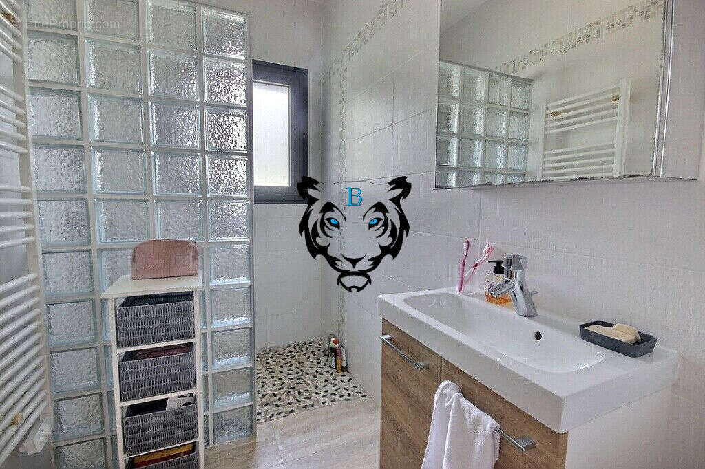 Maison à ROQUEBRUNE-SUR-ARGENS