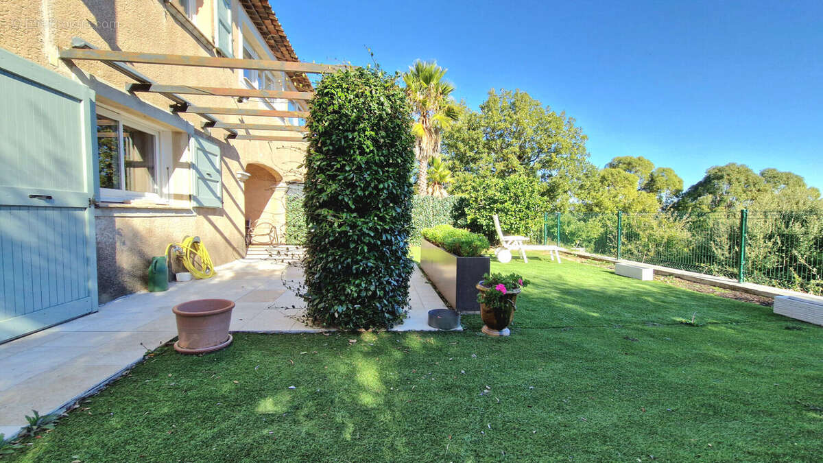 Maison à LES ADRETS-DE-L&#039;ESTEREL