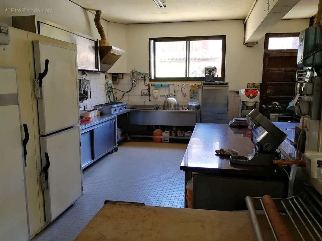 Commerce à LAPEYROUSE-FOSSAT