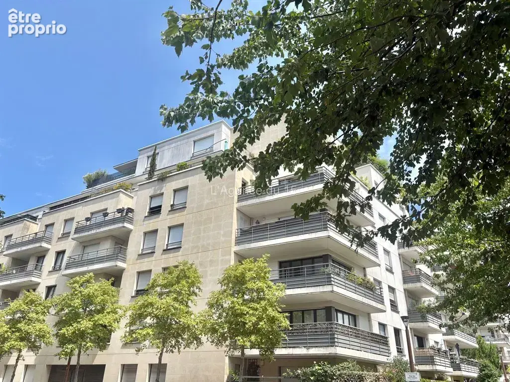 Issy - quai de seine / appartement familial / terrasse / vue degagee / cave / parking / - photo 10