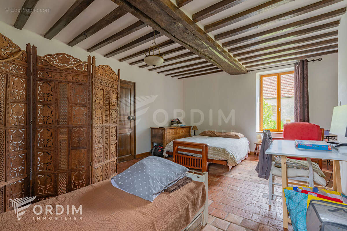 Maison à SOUGERES-EN-PUISAYE