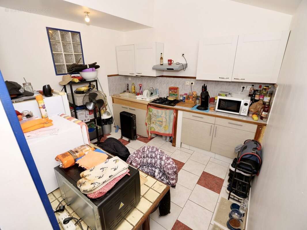F3 en rez de chaussée (cuisine) - Appartement à BRIENON-SUR-ARMANCON