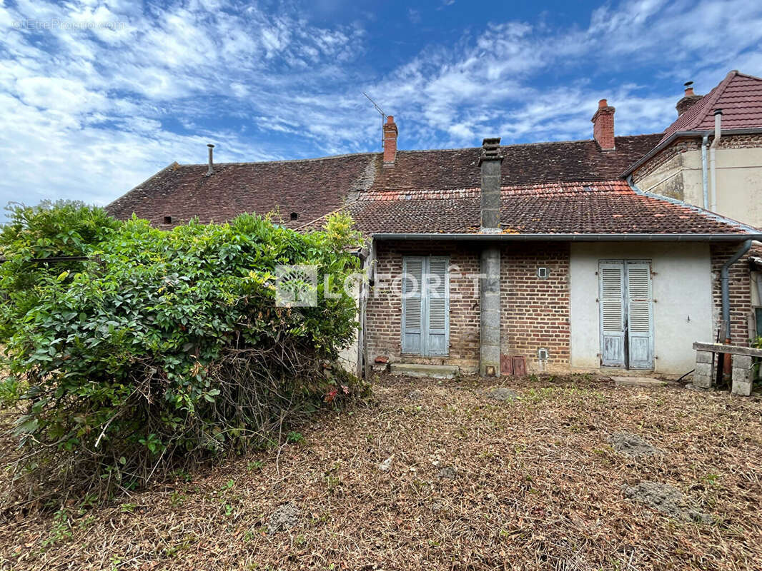 Maison à FRANGY-EN-BRESSE