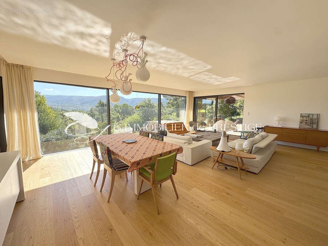 Une villa contemporaine en bois et acier en position dominante - photo 9