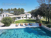 Maison à L'ISLE-SUR-LA-SORGUE