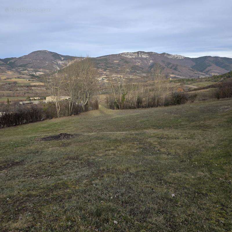 Terrain à BESIGNAN