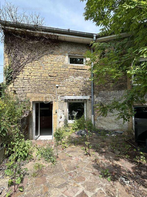 Maison à VIVIERS-SUR-CHIERS