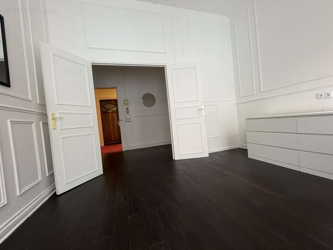 Commerce 19 m² à Paris-8e  - photo 6