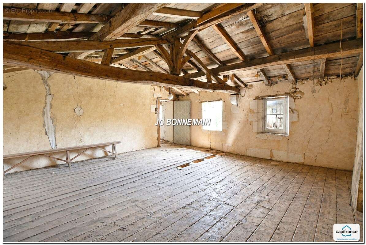 A vendre sur 1,14 Ha - Maison 1 à Réhabiliter 200 m² / Maison 2 Habitable Immédiat CHERMIGNAC (17) - photo 25