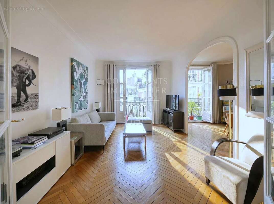 Appartement à PARIS-16E