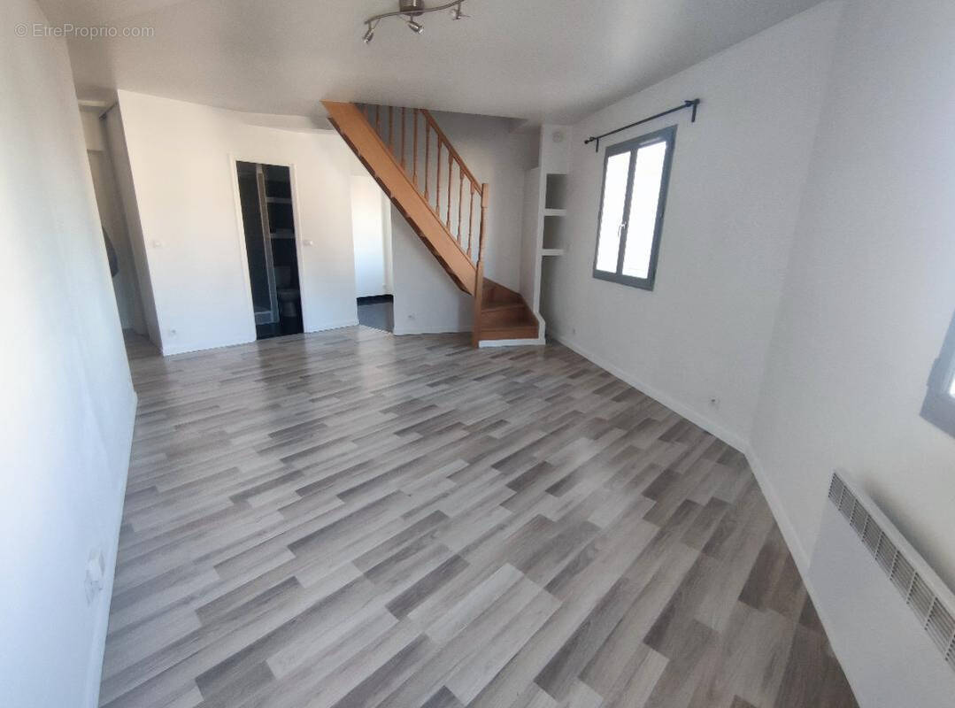 Appartement à SARTROUVILLE