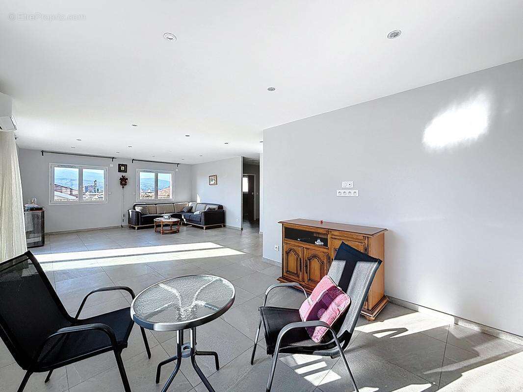 Maison à SALAISE-SUR-SANNE