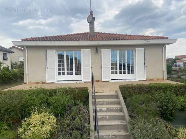 Maison des années 1970 avec sous-sol sur terrain clos de 680 M2 - photo 2