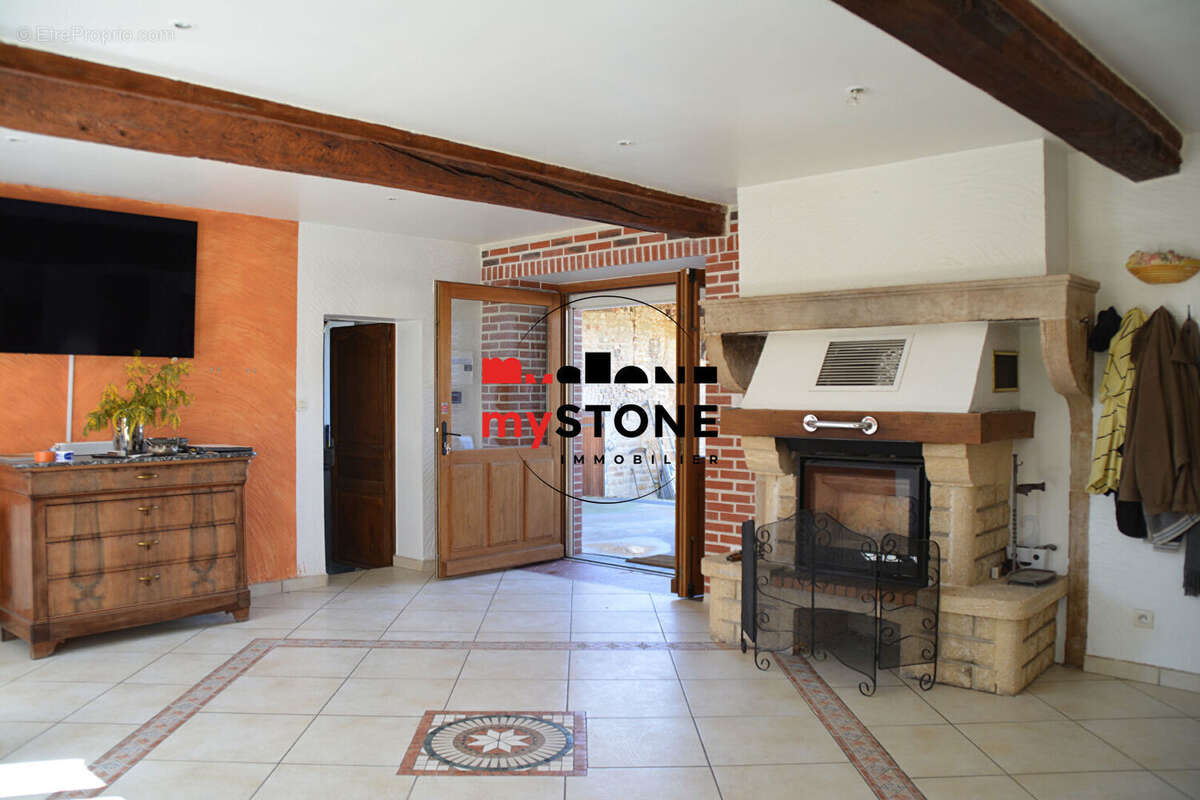 Maison à GENOUILLEUX