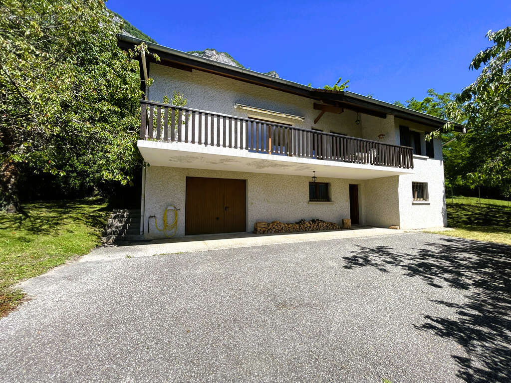 Villa en position dominante - photo 3