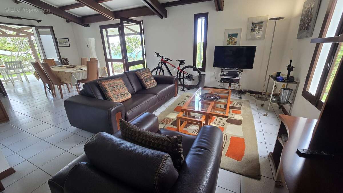 Maison 120 m² à Saint-Denis  - photo 9