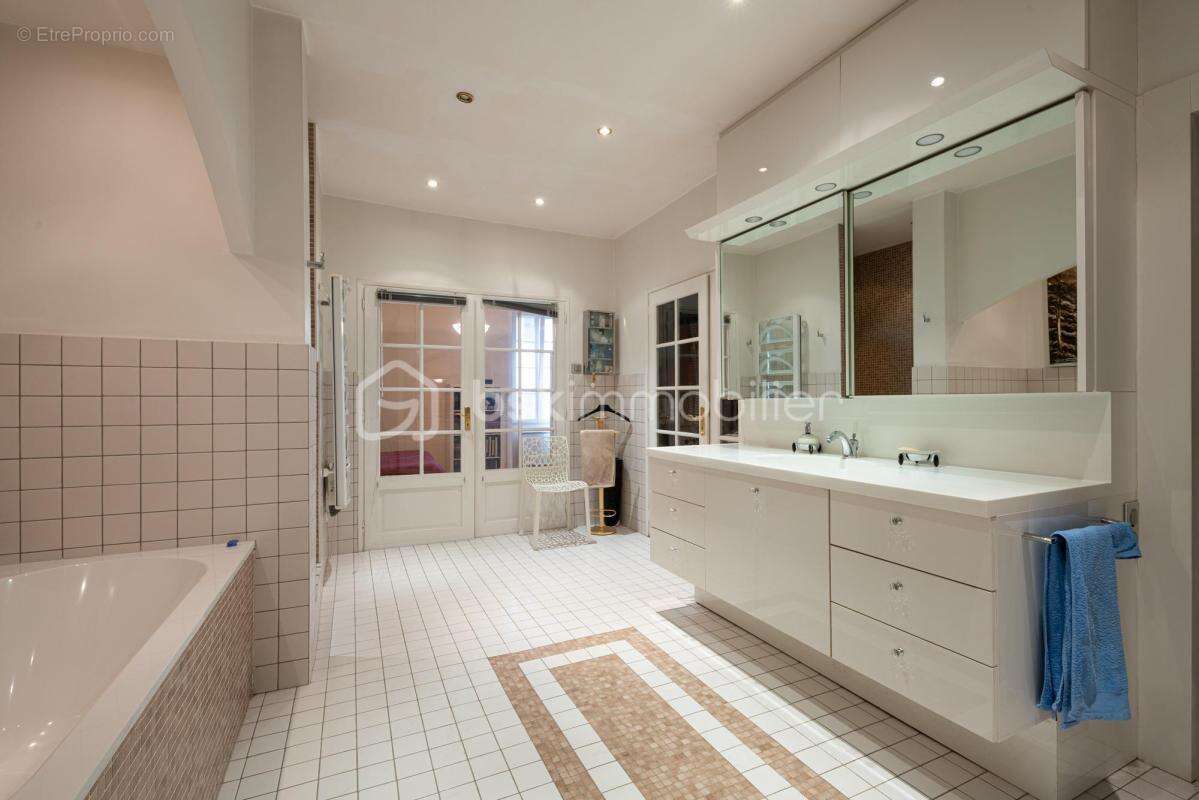 ANNECY – Appartement 211m² Adresse Signature  Rue du Pâquier - photo 13