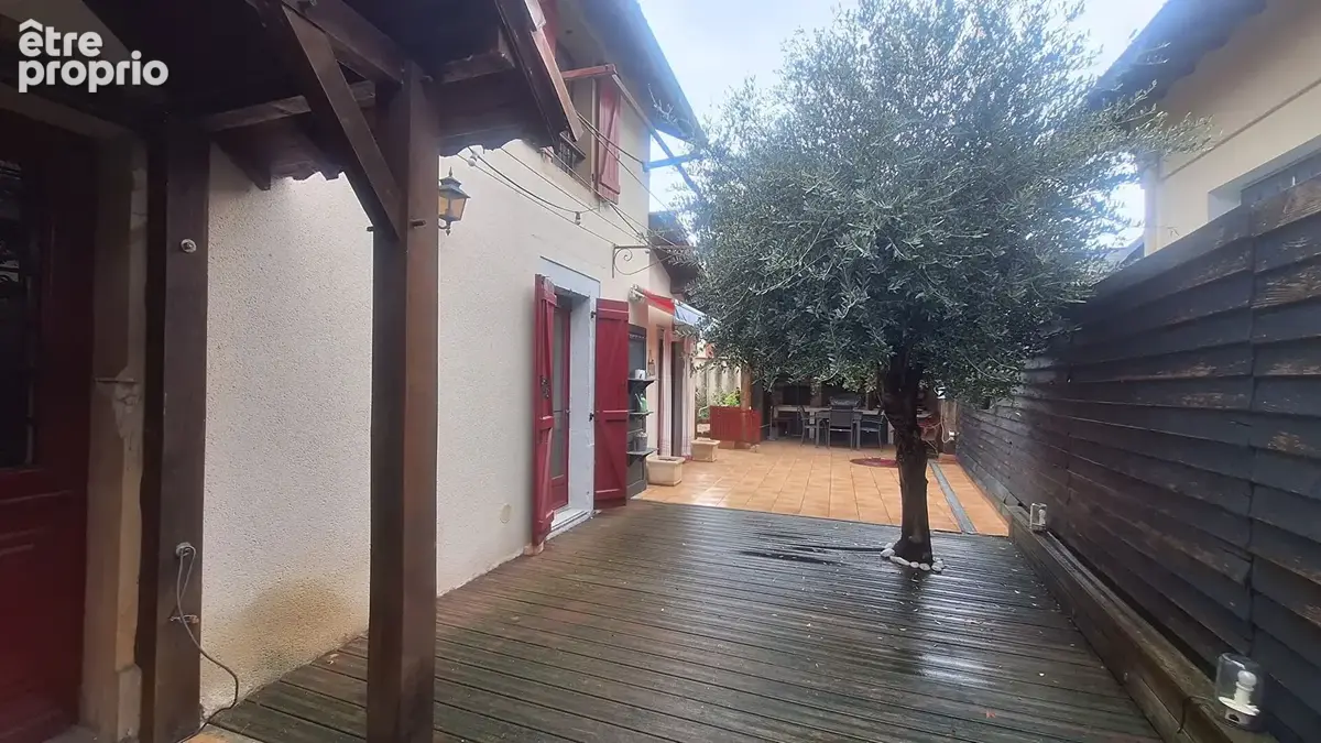 Maison familiale aux beaux volumes, avec piscine et extérieur - photo 4