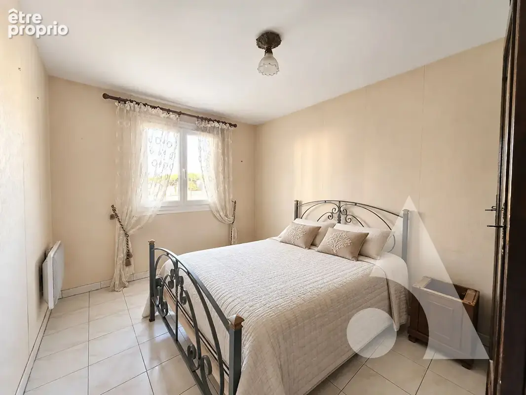 Spacieux T3 de 77 m²env.  avec Terrasse, Parking & Cave - FREJUS PLAGE - photo 6