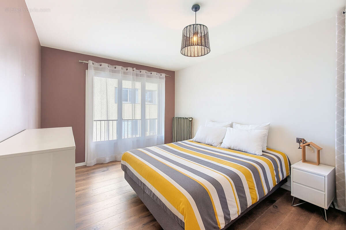 À VENDRE   T2 rénové avec balcon - A 10 mn du centre Courier (Annecy) - photo 7