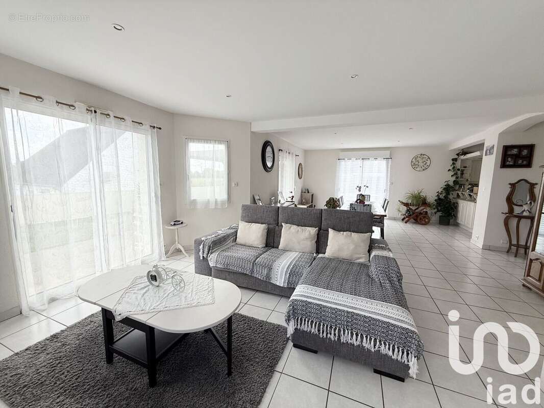 Maison 133 m² à Saint-Urbain  - photo 7