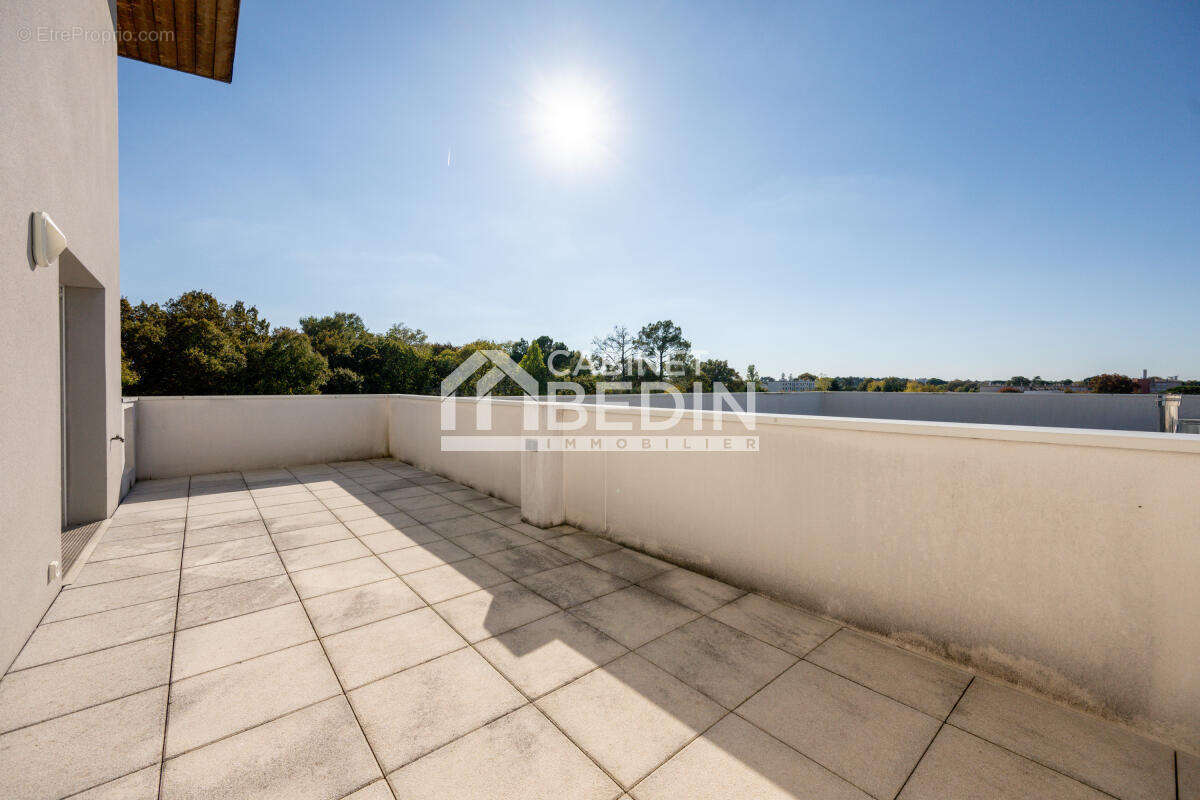 Appartement à VILLENAVE-D&#039;ORNON