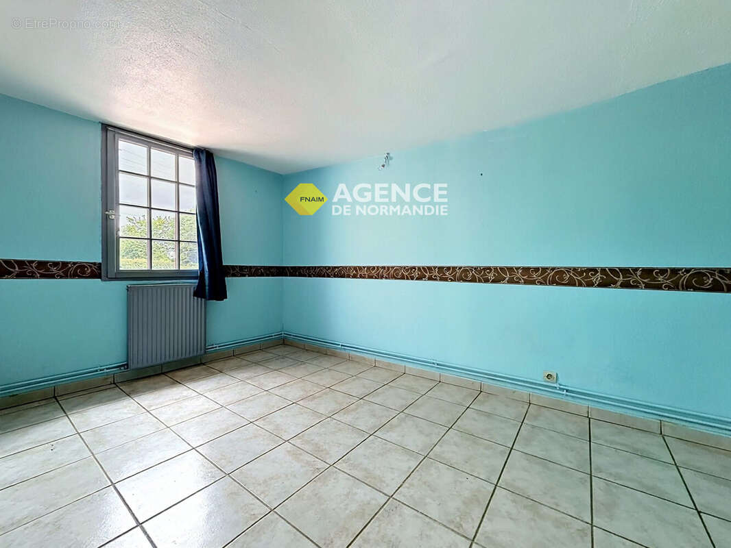 Maison à MONTREUIL-L'ARGILLE