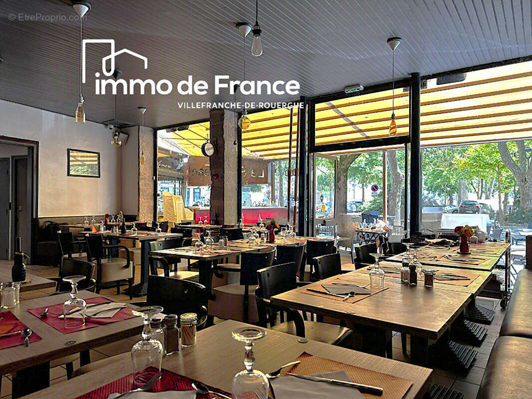 Immeuble 620 m² avec bar brasserie vendu avec licence IV,  cuisine, matériel et mobilier,, emplacement n°1 avec appartement de f - photo 3
