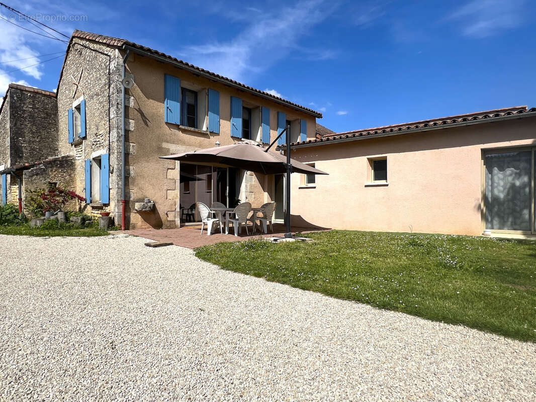 Maison à MONTAMISE