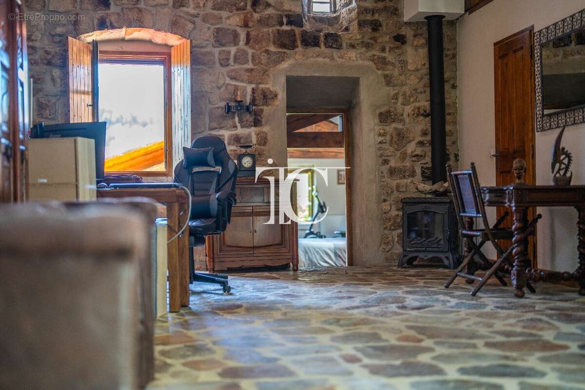 Maison à LABLACHERE