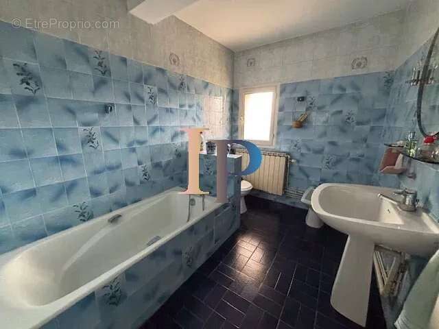 Maison à POUILLY-SOUS-CHARLIEU