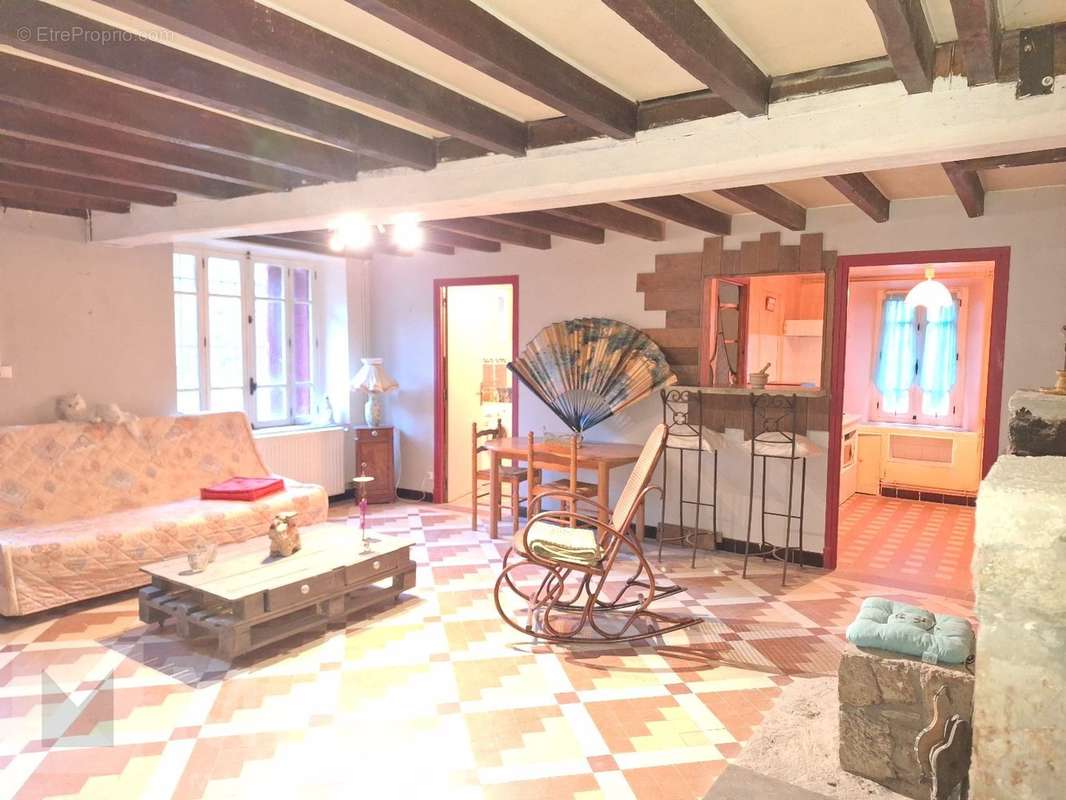 Maison à ESCOULOUBRE