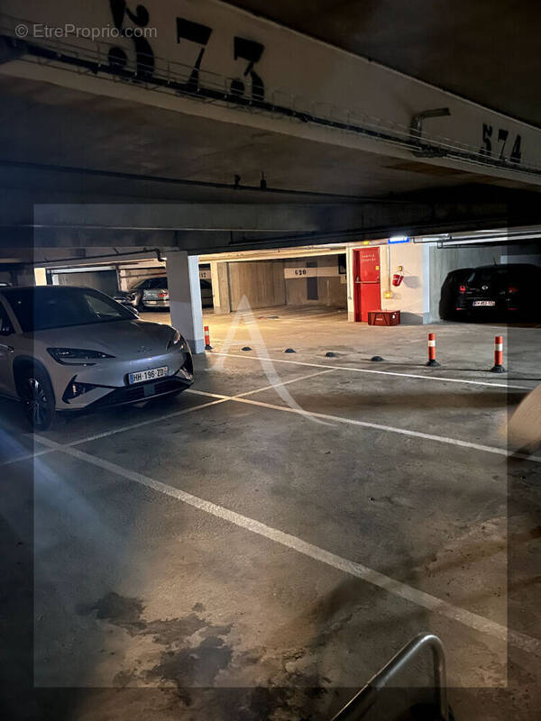 Parking à PARIS-10E