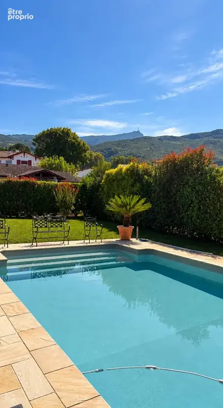 PISCINE VUE RHUNE