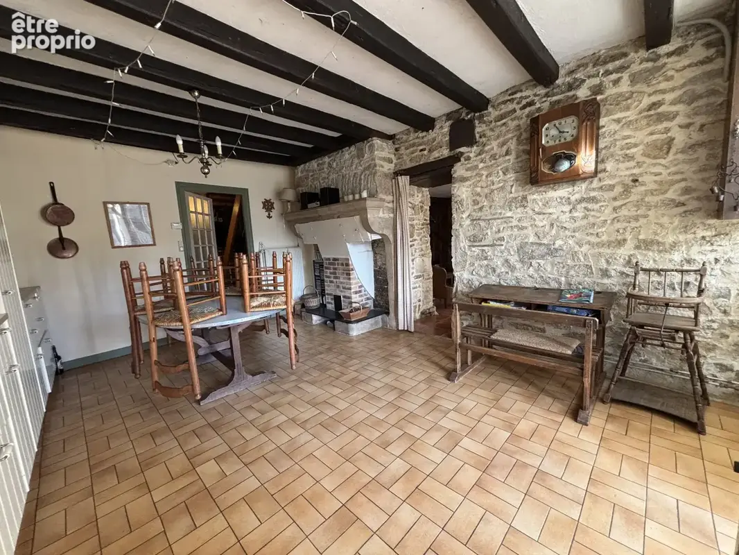 AIGNAY LE DUC  Maison du XVIè s de 125 m2 avec une terrasse et un terrain non attenant de 240m2 - photo 4