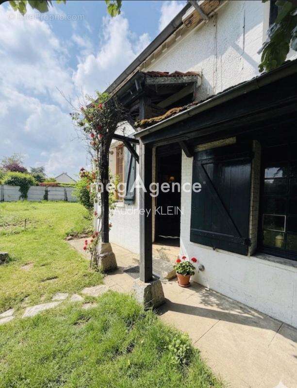 Coup de cœur à Gron : 5 chambres, beaux volumes et jardin spacieux- La totalité du terrain est constructible - photo 2