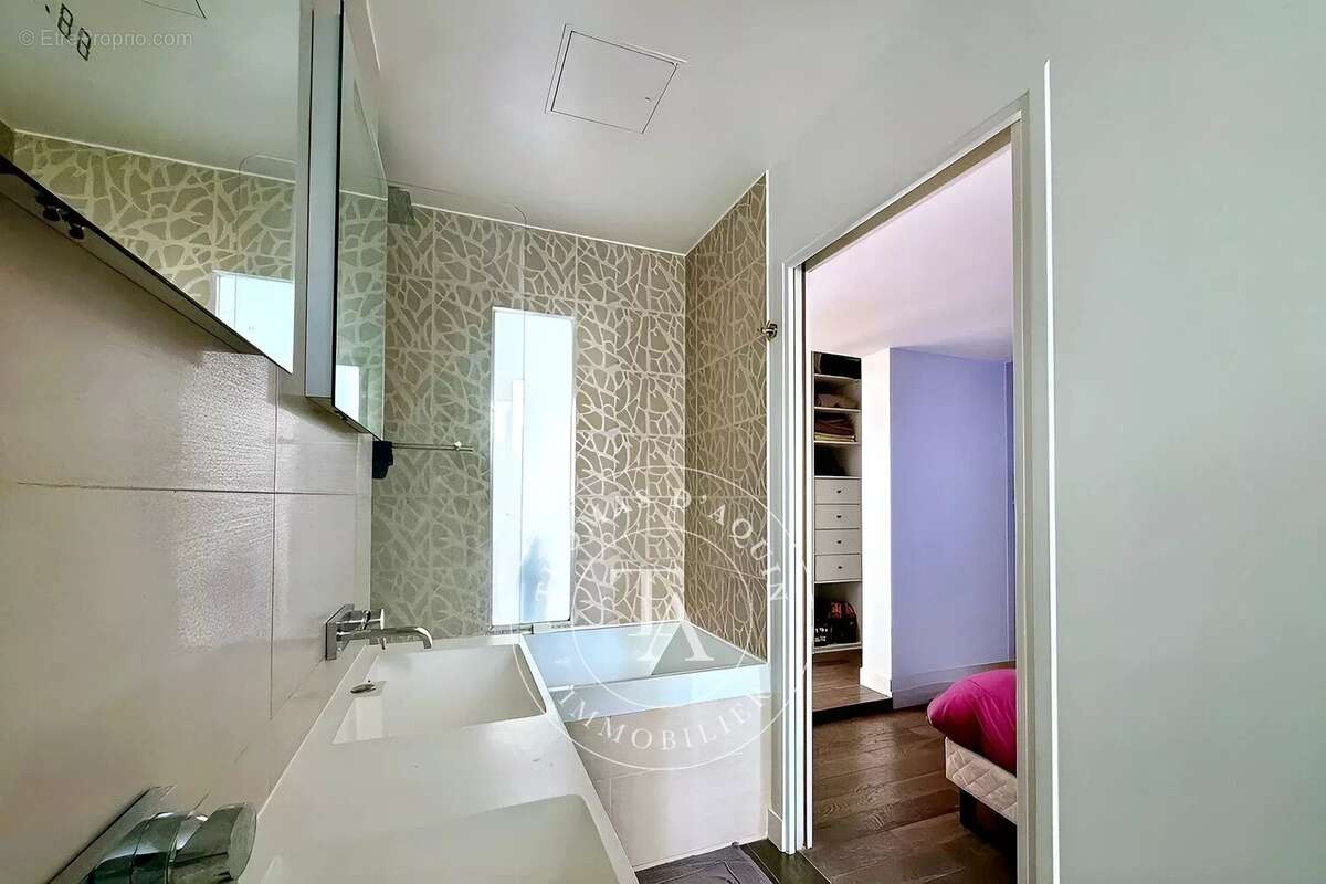 Appartement à PARIS-18E